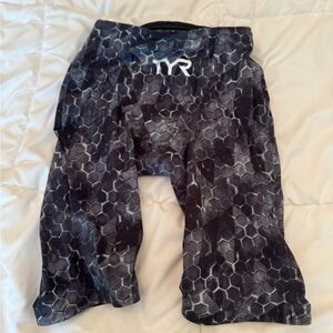 TYR Men’s Avictor Size 23